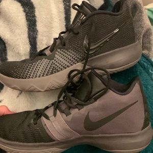 Kyrie Flytrap Black Thunder Grey